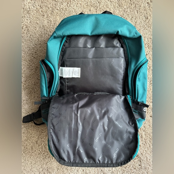 Oakley Street Backpack 20L - Petrol (Teal) NWT - Picture 1 of 2